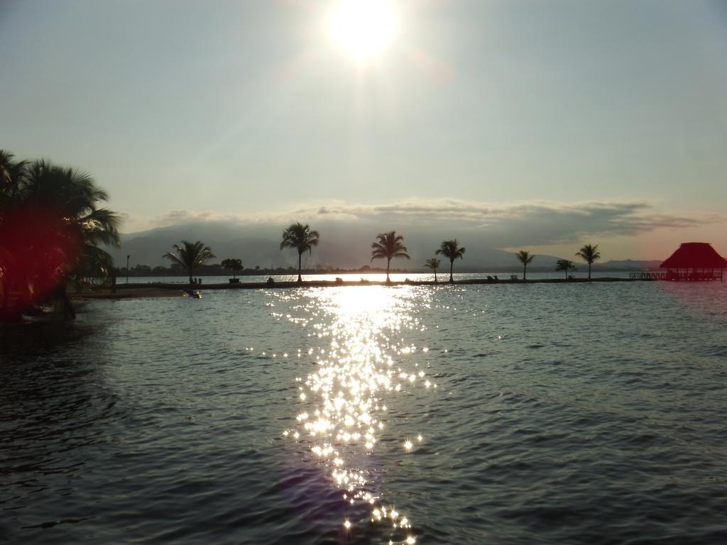 Amatique Bay Hotel بويرتو باريوس المظهر الخارجي الصورة